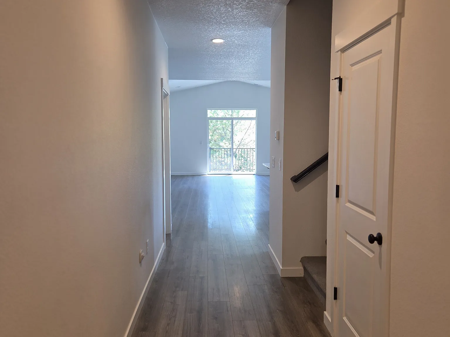 4 bed, 2.5 bath, 2353 sqft, $3,500 — Photo 3