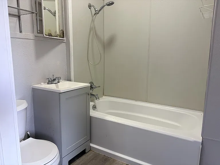 2206 Avenue E — Photo 10