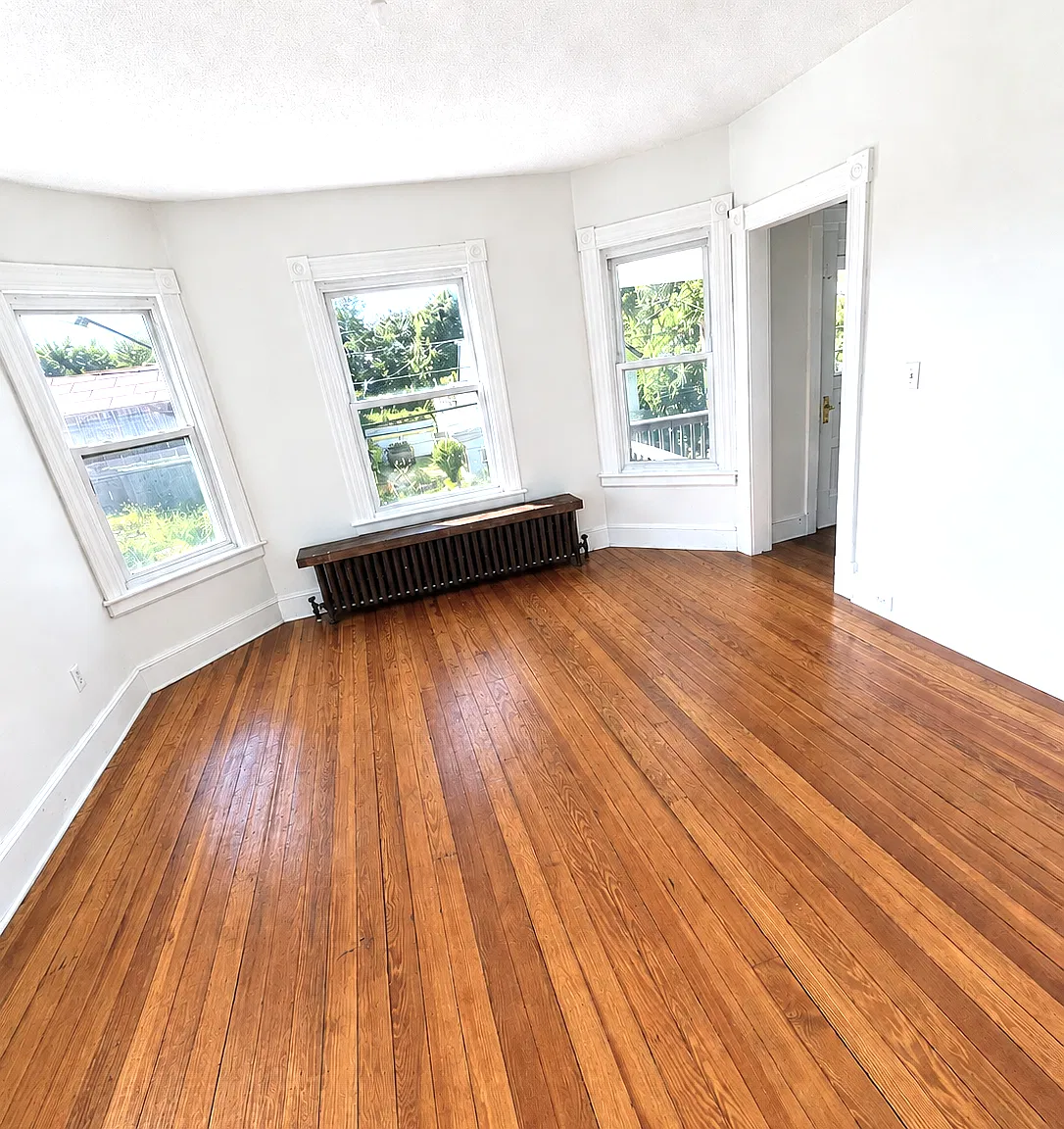3 bed, $1,600 — Photo 2