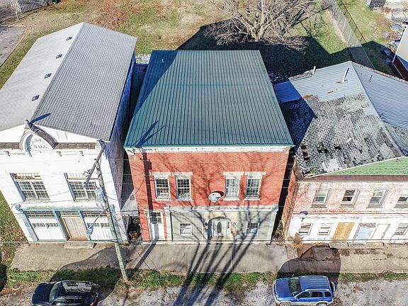 3rd image of 127 Main St