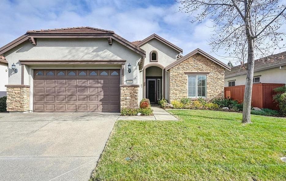 1st image of 2350 Langtree Dr