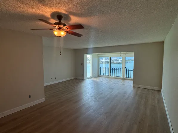 868 Bayway Blvd APT 307, Clearwater, FL 33767