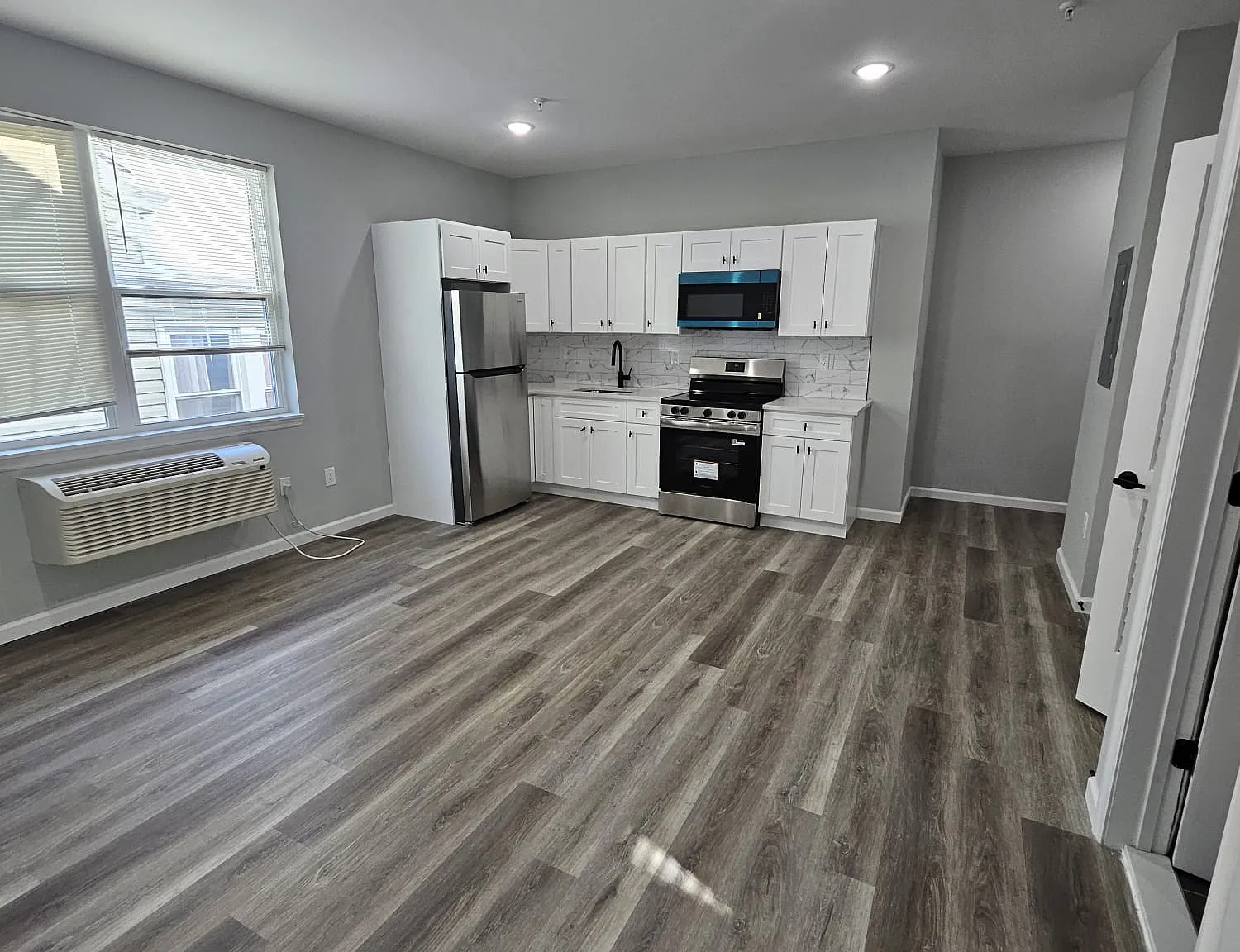 1 bed, $1,963 — Photo 2