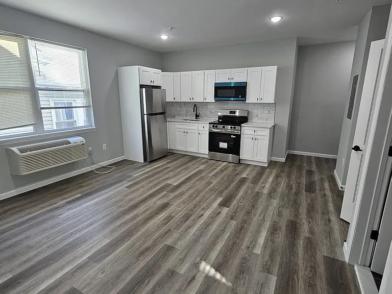 22 Seeley St #201 — Photo 2