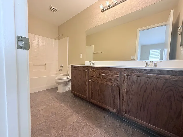 2817 King Michael Ave — Photo 8