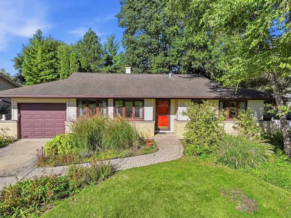 540 Edgewood Ln, Elk Grove Village, IL 60007