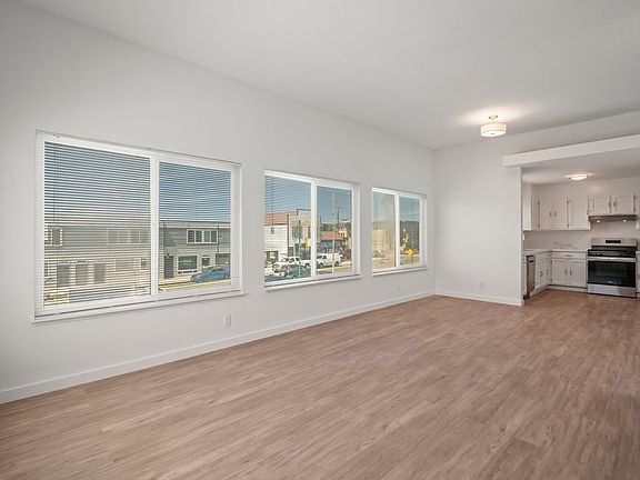 5th image of 1625 Palmetto Ave APT 1