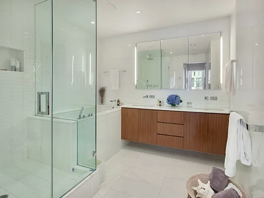 Sold by Sotheby's International Realty | media 10