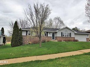 2114 Cimaron Dr, Freeport, IL 61032