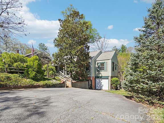 2nd image of 28 Kensington Dr