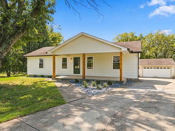 2nd image of 1521 Winding Way Cir