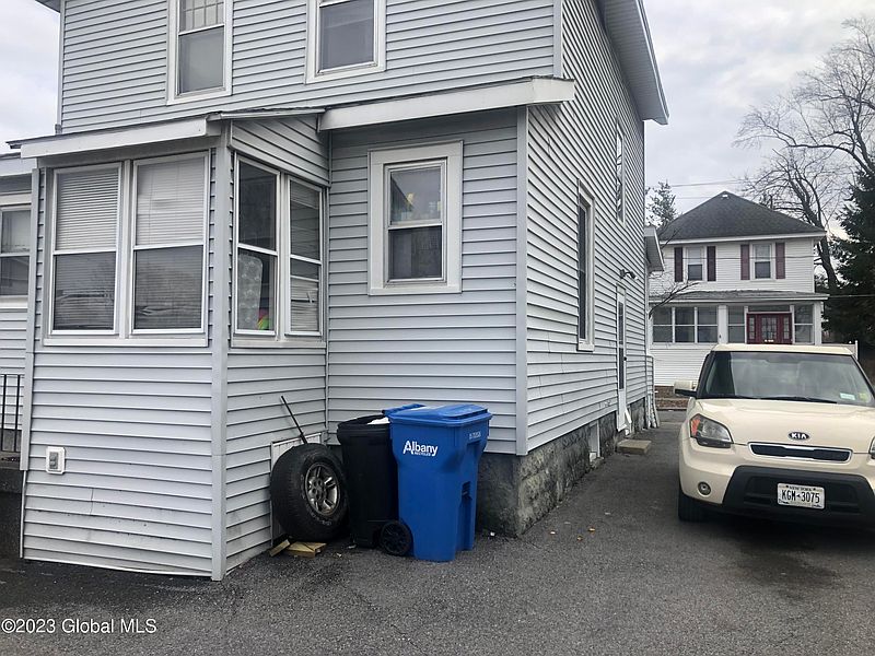 3rd image of 1 Frost Place