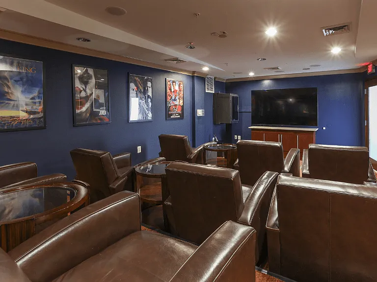Upgraded theater with leather recliner seats