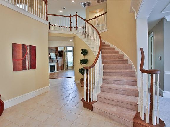 3rd image of 709 Lakeway Dr