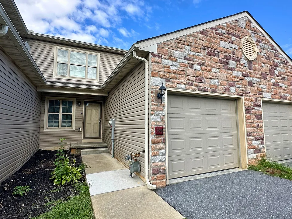 344 Alexandria Ct