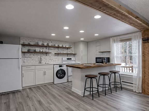 4th image of 160 Creekside Dr #20
