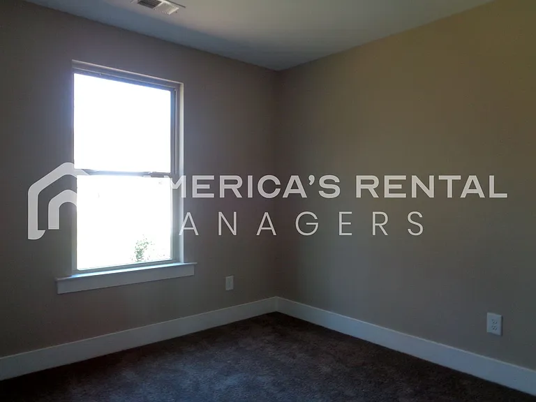 17645 Wallace Chapel Ln — Photo 12