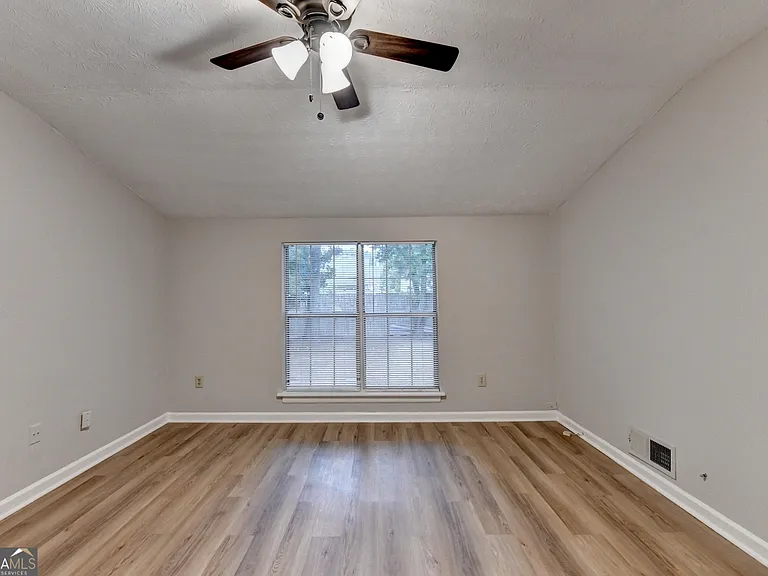 2115 Glynmoore Dr — Photo 17