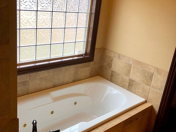 Master Jetted Tub