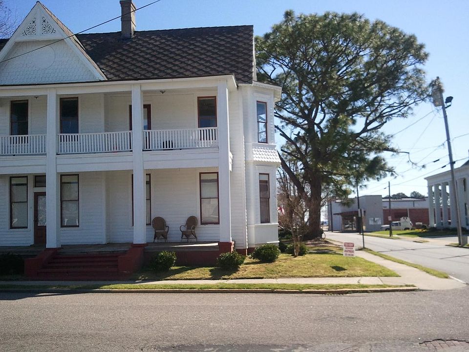 2 Blocks from the Waterfront