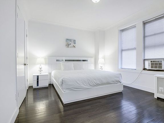 3rd image of 19 W 55th St APT 5A