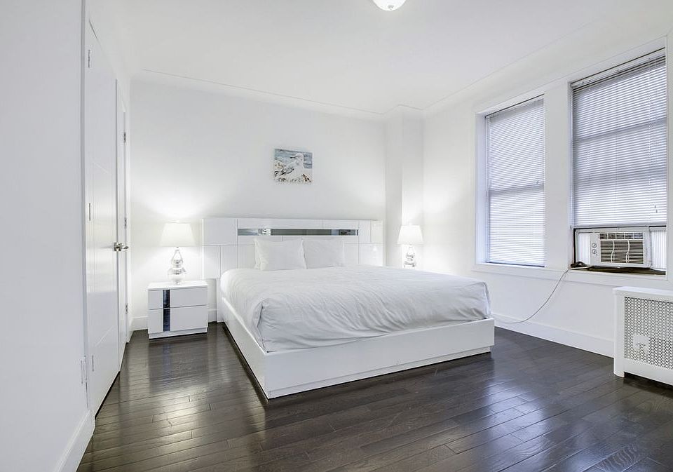 1st image of 19 W 55th St APT 3A