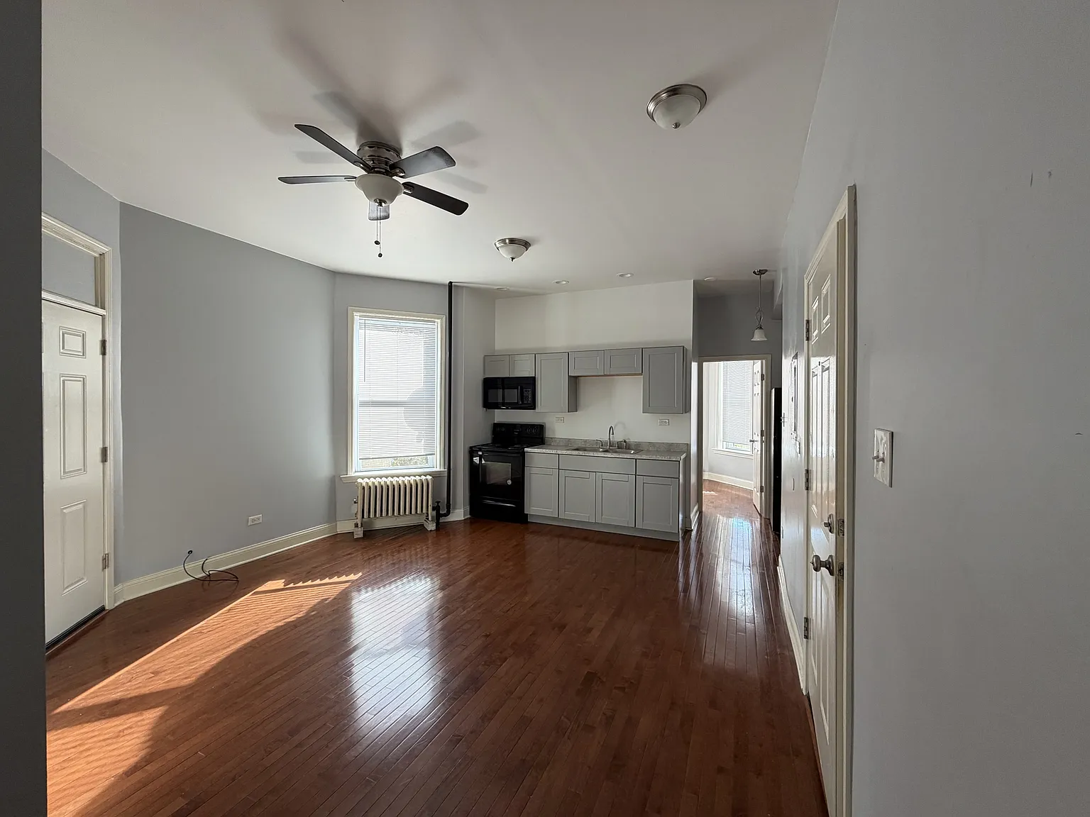 7817 South South Shore Drive - 2S — Photo 2