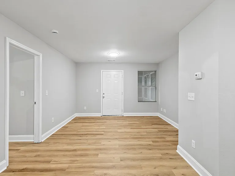 Crestview Apartments — Photo 6