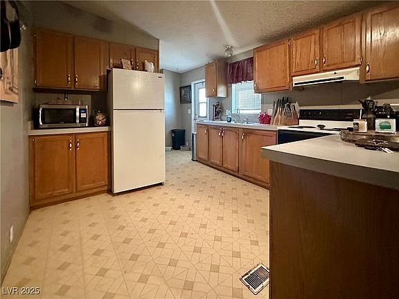 2nd image of 5321 N Linda St