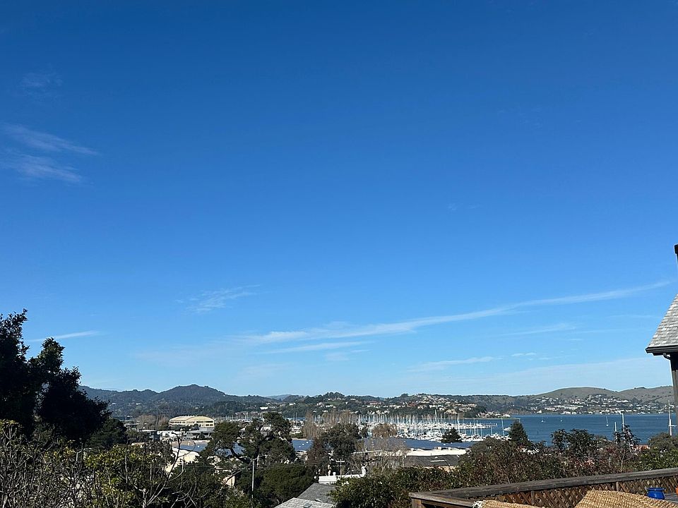 Sunny, banana belt side of Sausalito with views! Close to shopping, parks, and marinas.