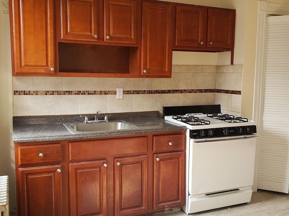 1st image of 124 Hawthorne Ave #2