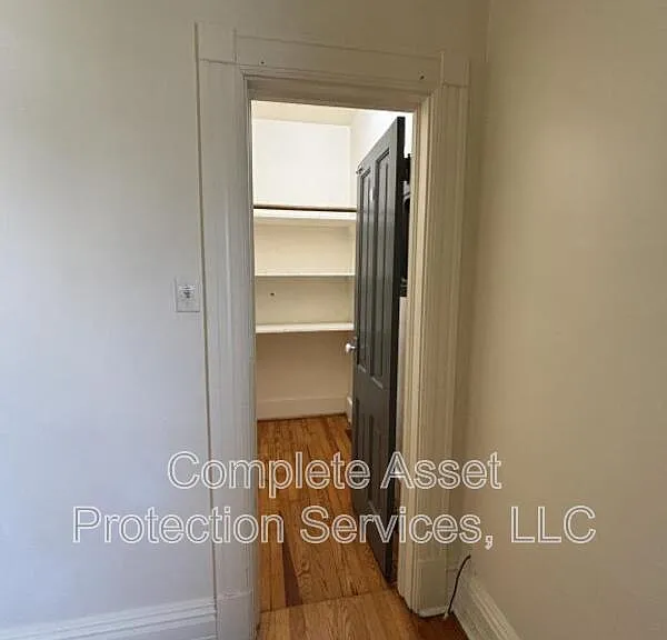 114 1/2 I St — Photo 13
