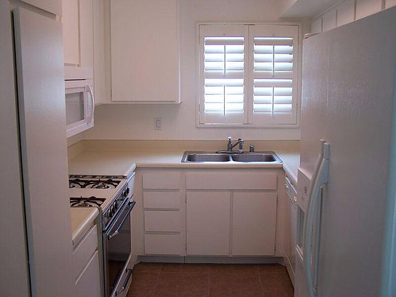 3rd image of 10500 Sunland Blvd Unit 5