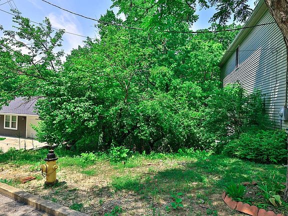 4th image of 581 Hoge St