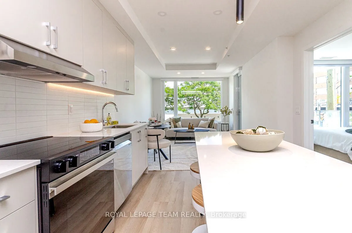 398 Roosevelt Ave — Photo 4