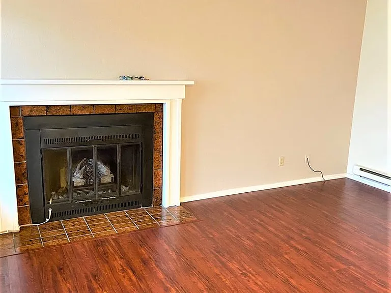 615 N State St — Photo 5