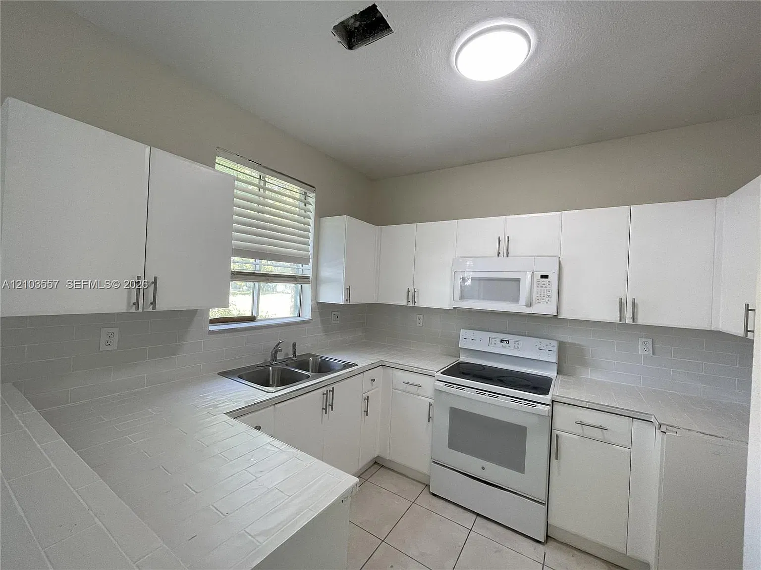 Shoma Townhomes At Keysco — Photo 2