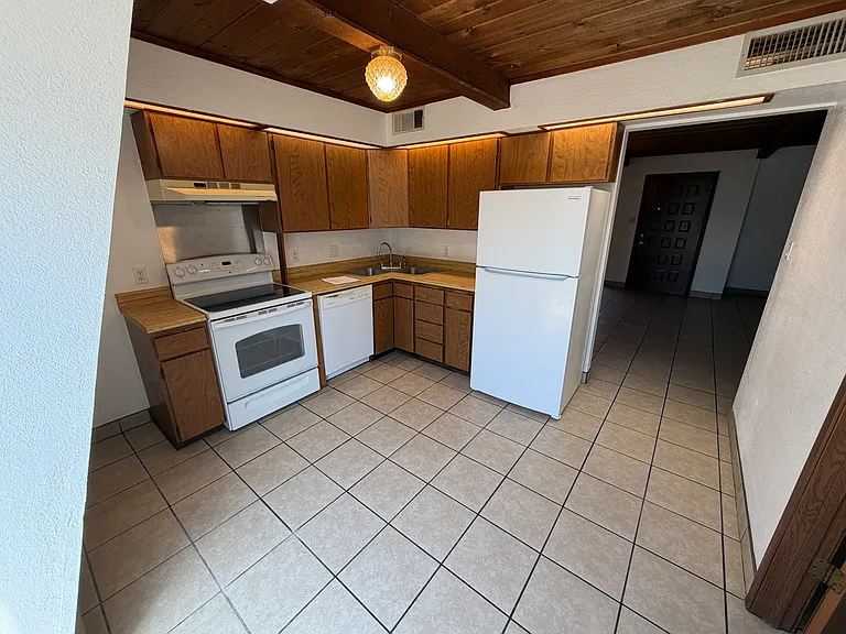 1608 W 15th Ln — Photo 7