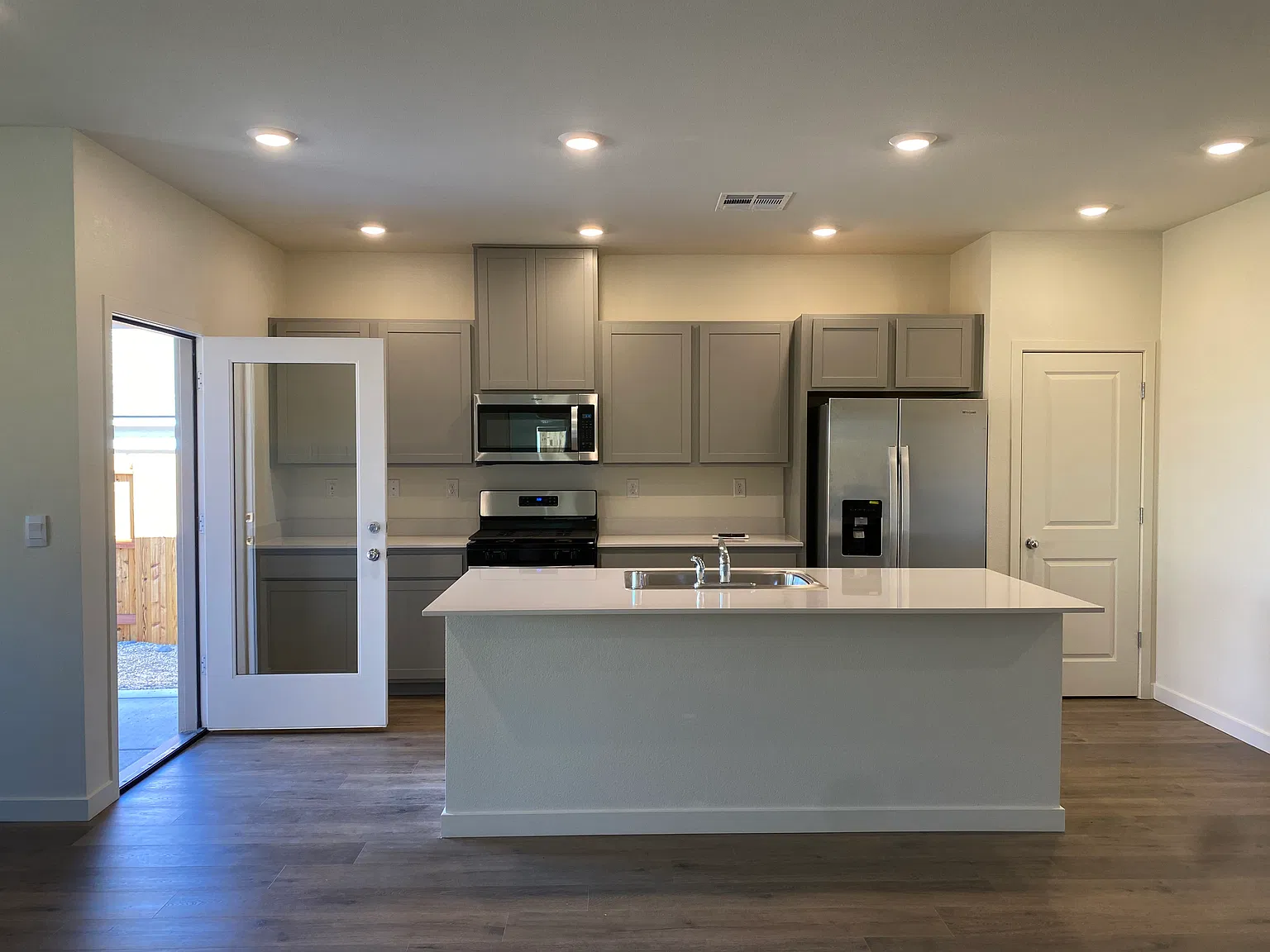 3 bed, 1501 sqft, $2,550 — Photo 4