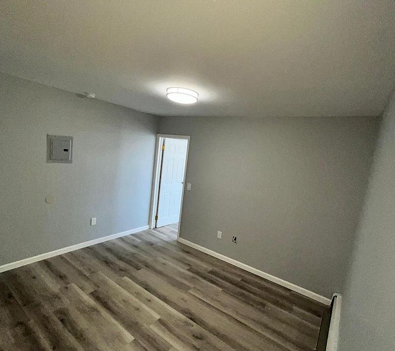 1st image of 2886-2888 Fairfield Ave #2
