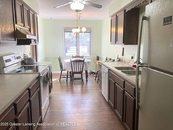 5th image of 912 Grenoble Dr Unit E