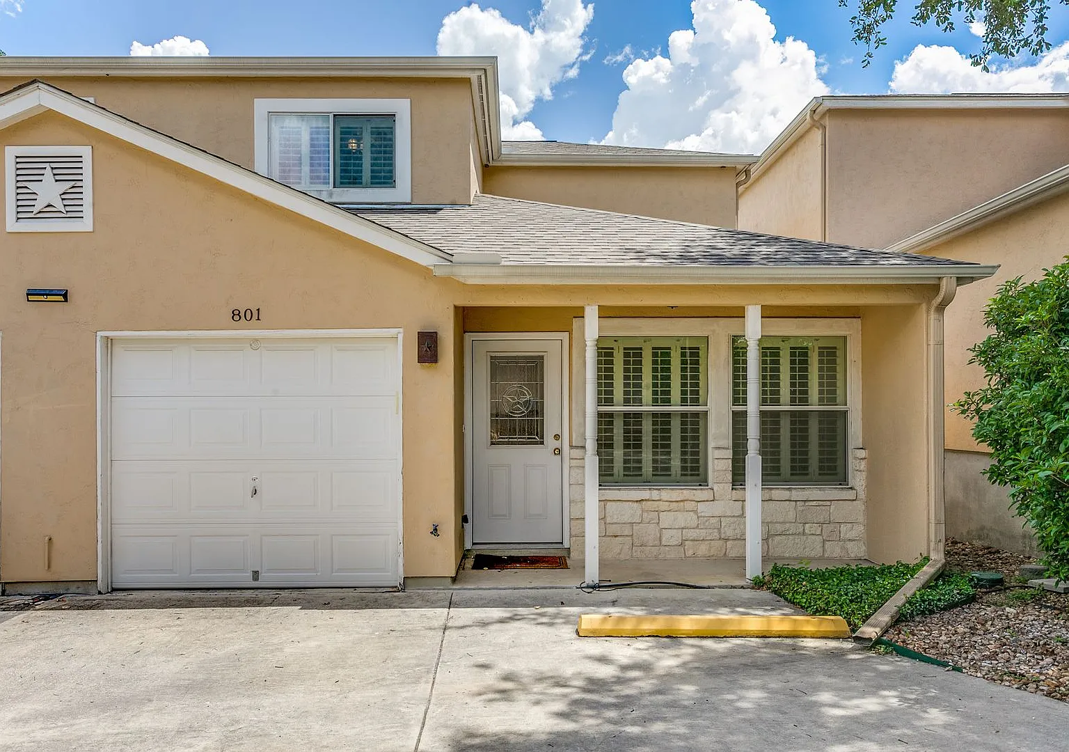 2-Bedroom, 2.5-Bathroom + Flex Space Duplex/Condominium In Terrell Heights — Photo 1