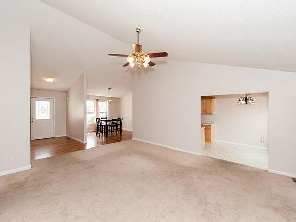 5th image of 154 Hartford Village Way