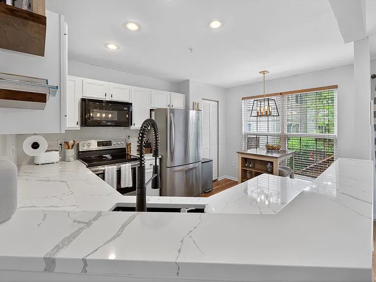 149 Quiet Waters Pl — Photo 9