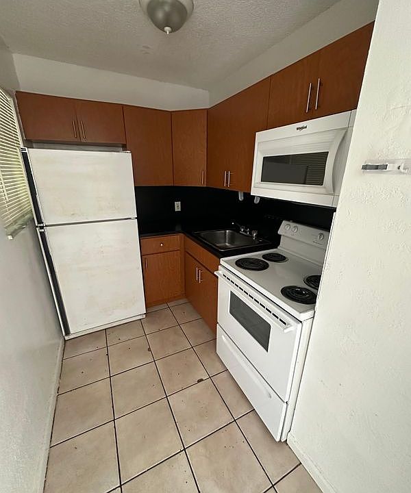 1st image of 16103 NE 19th Ct #4