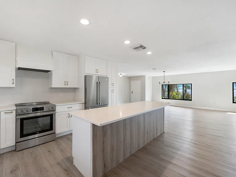 4003 S Indian River Dr — Photo 10