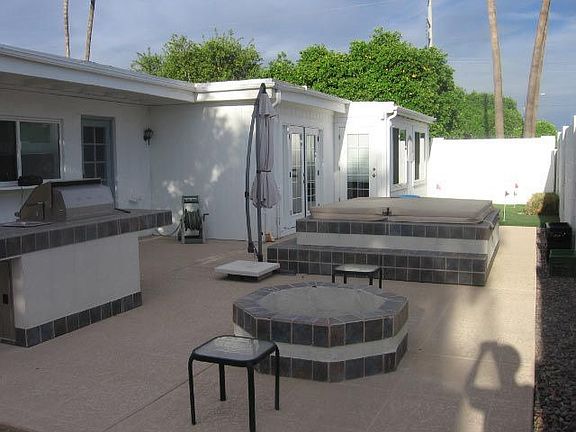 Spa, Fire Pit and Putting Green