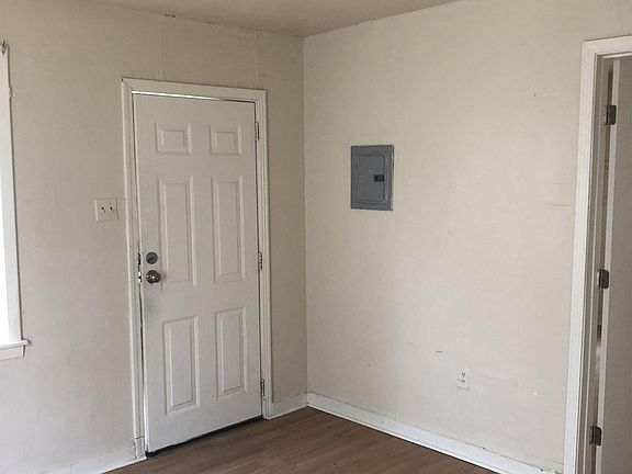 3rd image of 1196 Chicago Ave