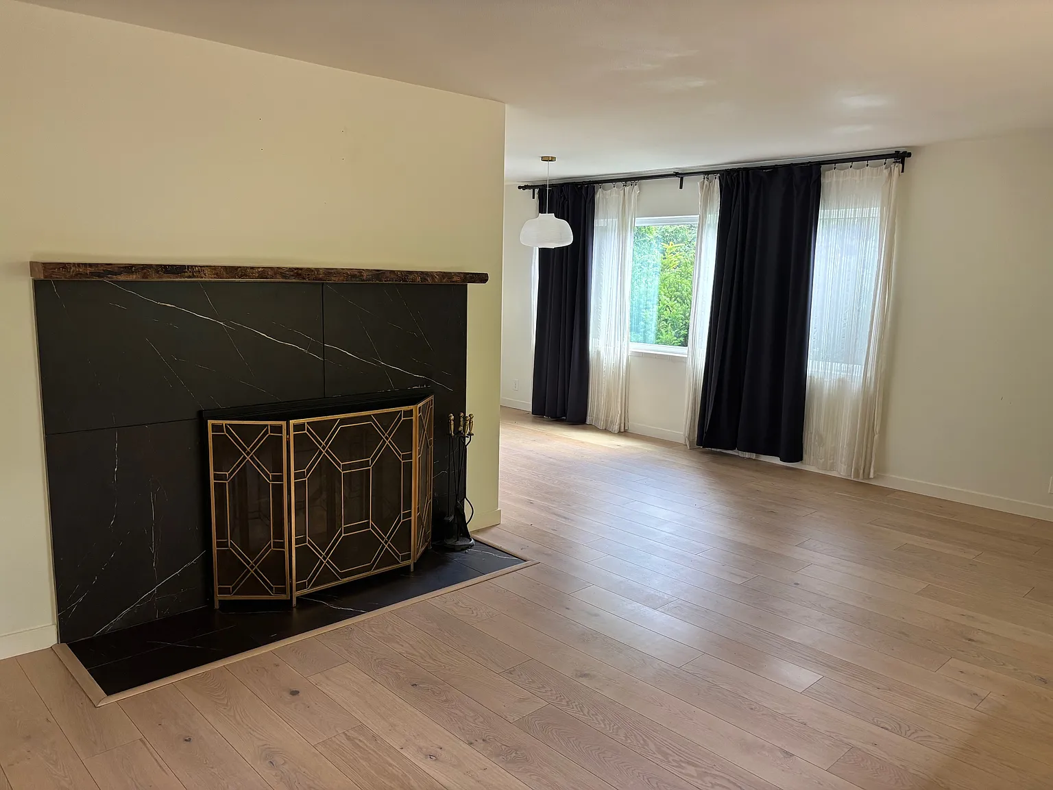 3 bed, 2360 sqft, $4,000 — Photo 2