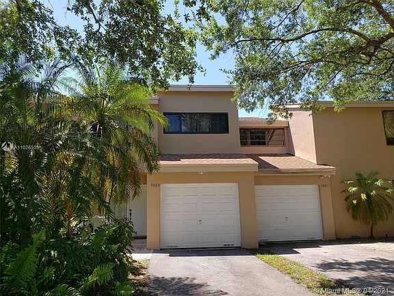 3rd image of 9885 Fairway Cove Ln #9885
